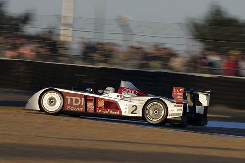 Allan McNish achter het stuur van de Audi R10 TDI